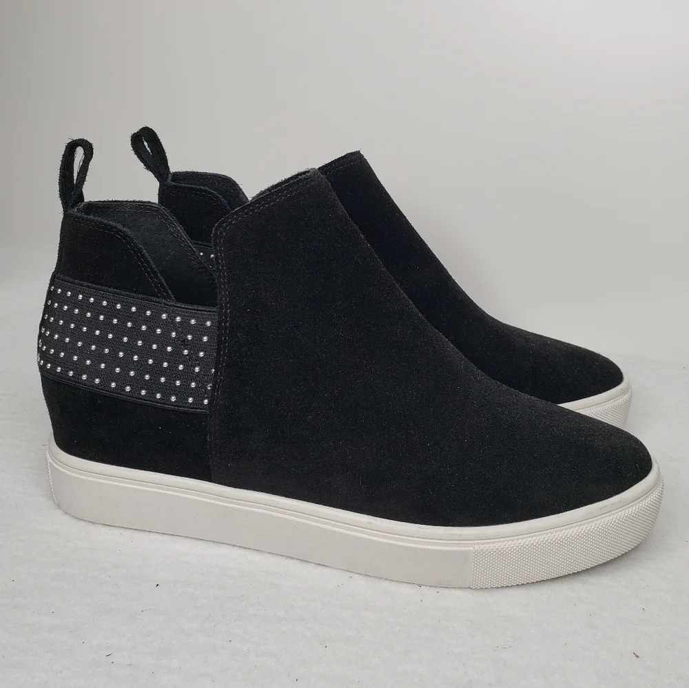 Steve Madden Crushin Black Suede Studded Pull On Hidden Heel Sneakers Sz 9.5M